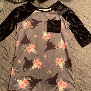 felt sleeve and pocket cow skull top